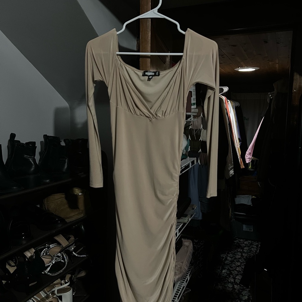Missguided Cream Off the Shoulder Stretchy Dress w/ Train SIZE 4